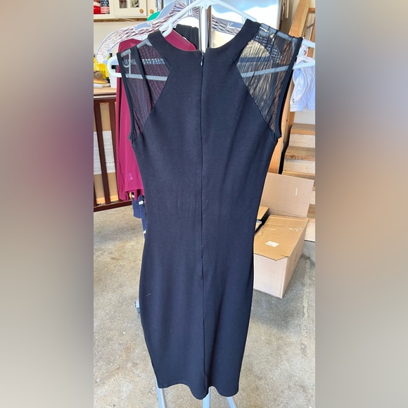 Elegant Black French Connection Sleeveless Dress - Picture 9 of 14